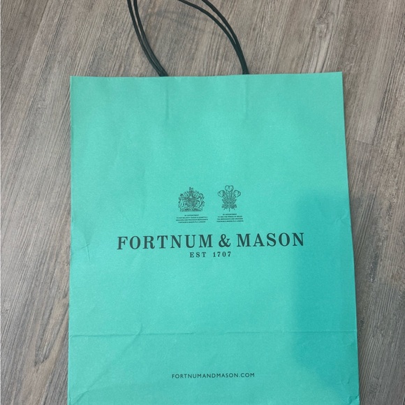 Alaia, Barbour, and Fortnum & Mason empty shopping bags, as is - Picture 4 of 4
